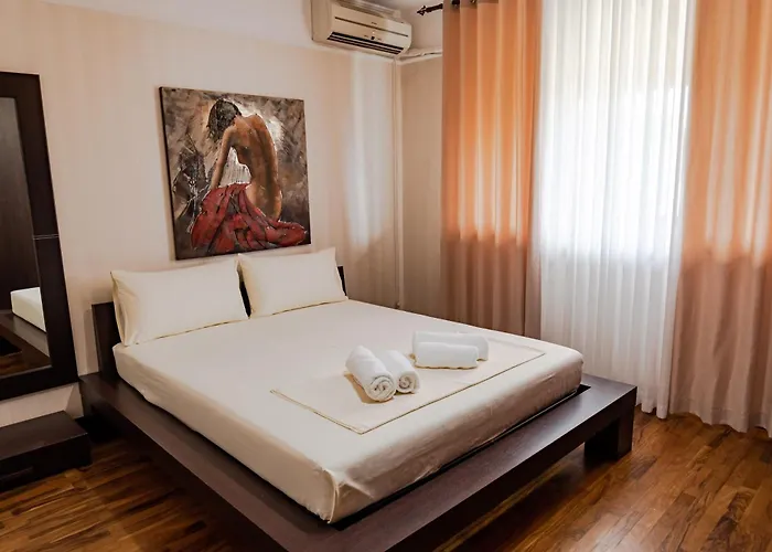 Blloku 2 Bedroom Appartamento Tirana