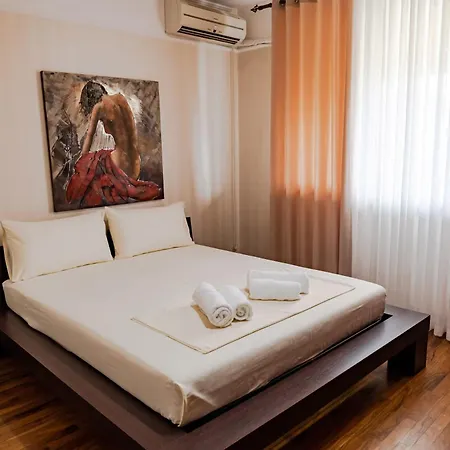 Blloku 2 Bedroom شقة تيرانا
