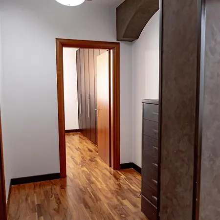Blloku 2 Bedroom تيرانا
